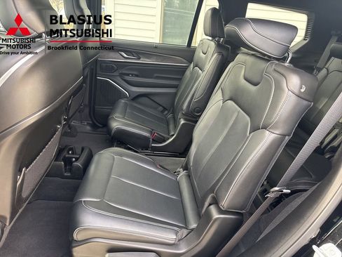 Used 2023 Jeep Grand Cherokee L Overland w/ Luxury Tech Group IV AWD/4WD image 45