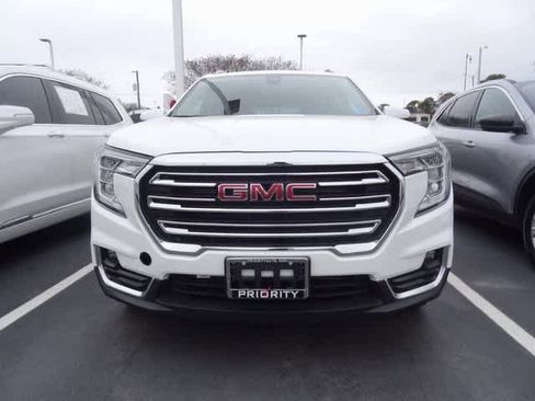 Used 2024 GMC Terrain SLT image 2