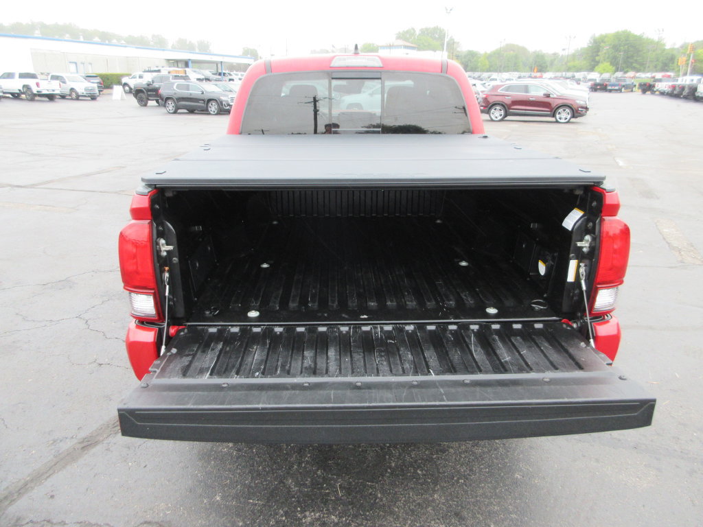 Used 2018 Toyota Tacoma TRD Sport AWD/4WD image 10