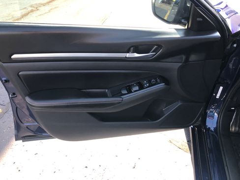 Used 2024 Nissan Altima 2.5 SR w/ SR Premium Package FWD image 6