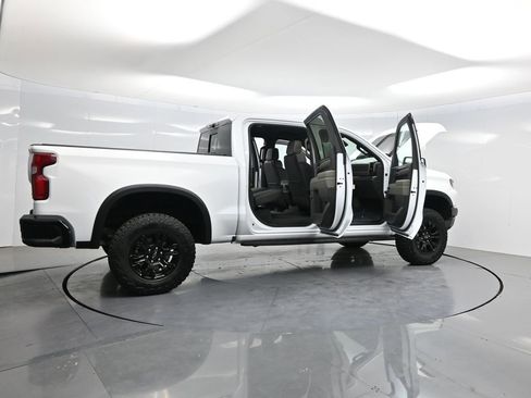 Used 2025 Chevrolet Silverado 1500 ZR2 AWD/4WD image 4