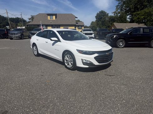 Used 2025 Chevrolet Malibu LT FWD image 1