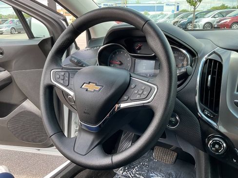 Used 2017 Chevrolet Cruze LT w/ Convenience Package FWD image 18