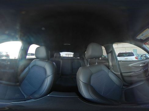 Used 2025 Buick Envista Preferred image 42