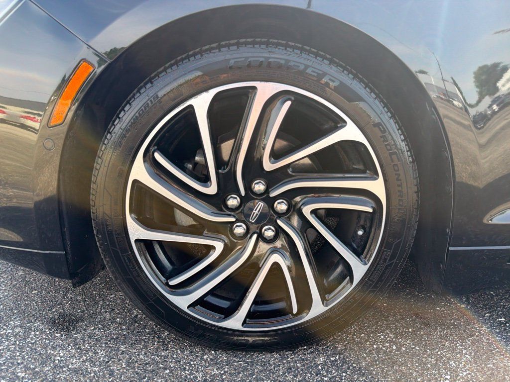 Used 2020 Lincoln MKZ Reserve w/ Luxury Package FWD image 12
