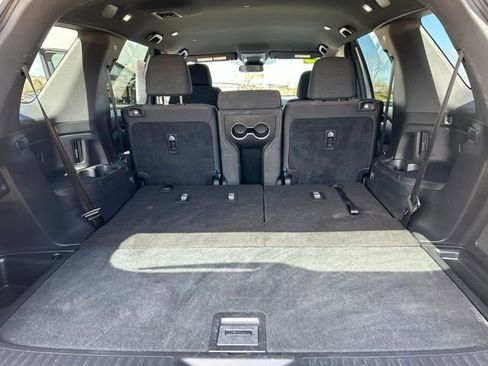 Used 2025 Honda Pilot Sport image 27