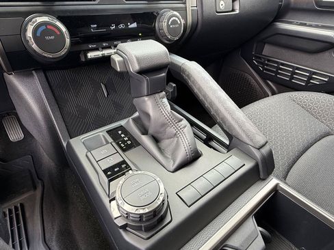 Used 2025 Toyota 4Runner SR5 AWD/4WD image 29