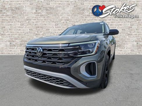 Certified 2025 Volkswagen Atlas Peak Edition SE AWD/4WD image 8