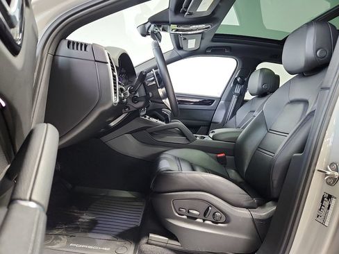 Used 2023 Porsche Cayenne AWD/4WD image 5
