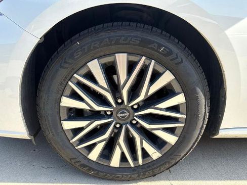 Certified 2025 Nissan Altima 2.5 SV FWD image 3