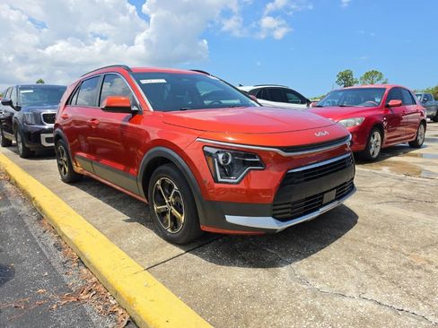 Used 2023 Kia Niro EX FWD image 2