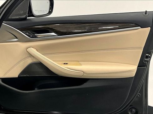 Used 2023 BMW 530i w/ Premium Package image 23