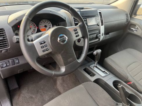 Used 2013 Nissan Frontier Desert Runner RWD image 9
