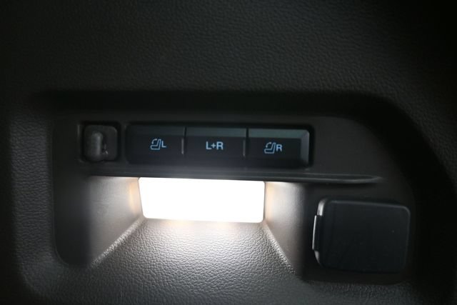 Used 2022 Ford Explorer Platinum w/ Equipment Group 601A AWD/4WD image 39
