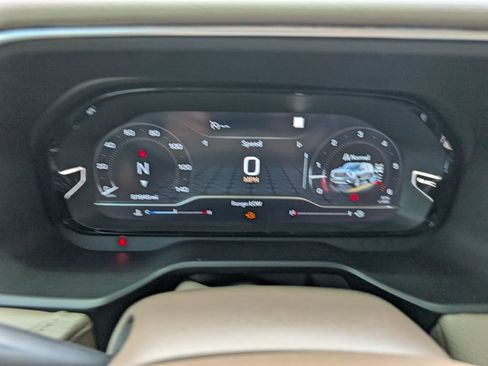 Used 2022 GMC Yukon Denali w/ Denali Premium Package AWD/4WD image 17