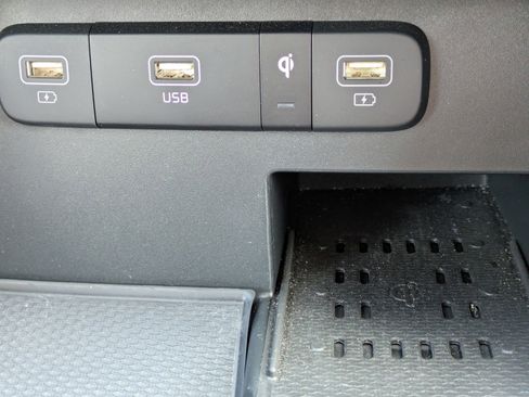 Used 2023 Kia Carnival SX FWD image 27