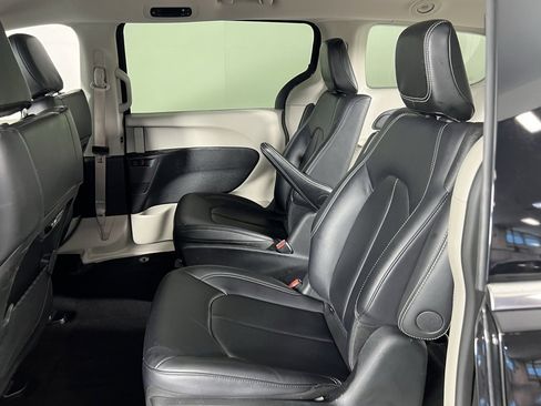 Certified 2024 Chrysler Pacifica Select image 26