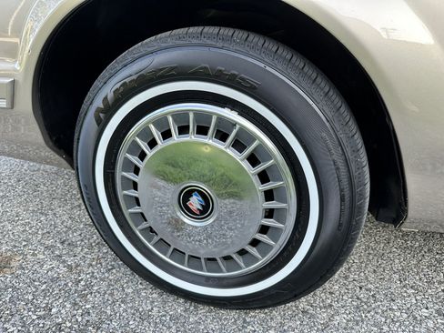 Used 1996 Buick Century Sedan FWD image 88