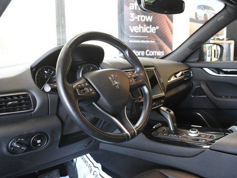 Used 2022 Maserati Levante Modena AWD/4WD image 32