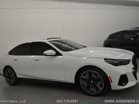 Used 2026 BMW 530i w/ M Sport Package image 7