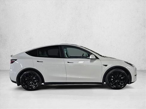 Used 2021 Tesla Model Y Long Range image 4