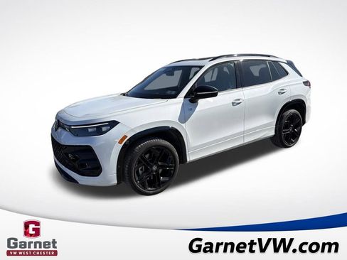 Used 2025 Volkswagen Tiguan SE R-Line image 1