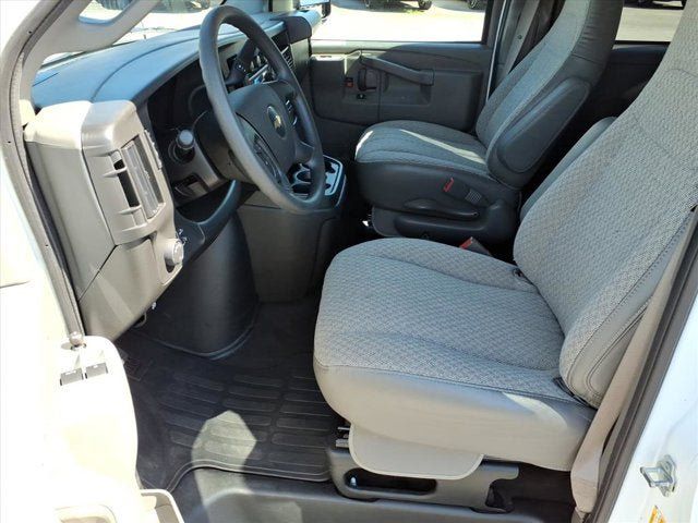 Used 2025 Chevrolet Express 3500 LT w/ LT Preferred Equipment Group RWD image 10