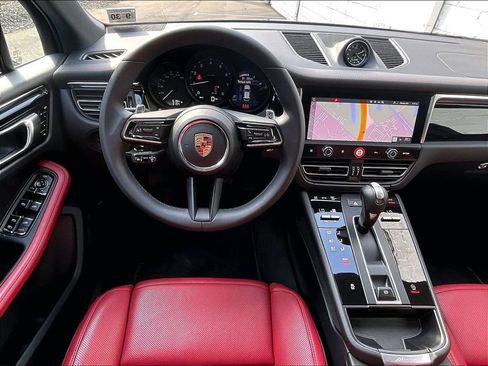 Certified 2025 Porsche Macan AWD/4WD image 11