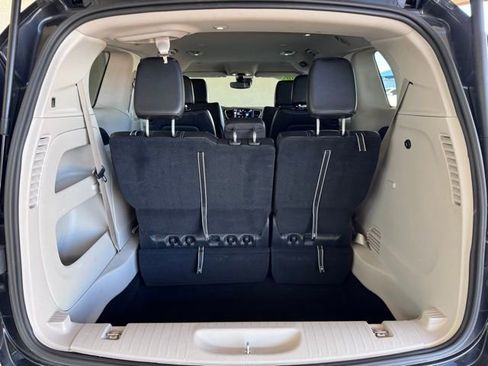 Used 2023 Chrysler Pacifica Touring-L FWD image 25