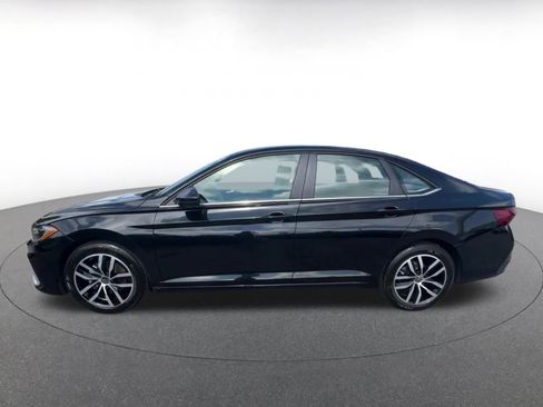 Used 2025 Volkswagen Jetta SE image 9