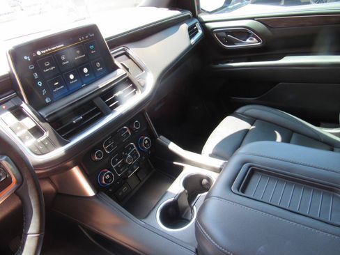 Used 2024 Chevrolet Tahoe Z71 w/ Luxury Package AWD/4WD image 30