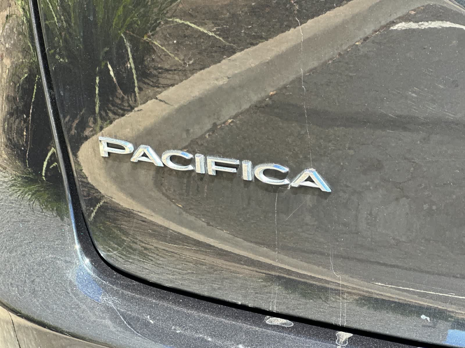 Used 2024 Chrysler Pacifica Touring-L FWD image 29