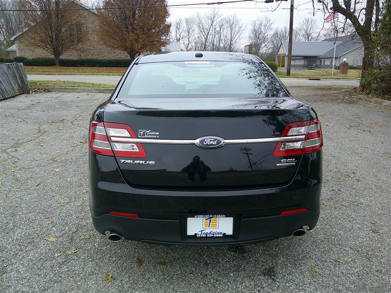 Used 2018 Ford Taurus SEL FWD image 4