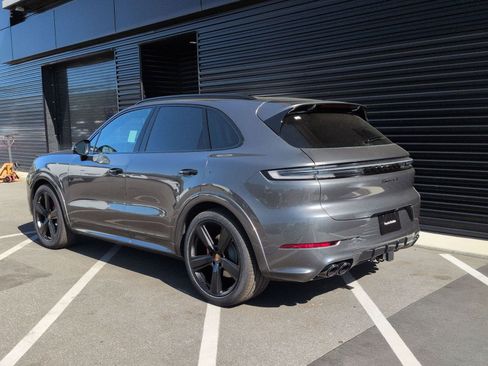 New 2026 Porsche Cayenne S image 3