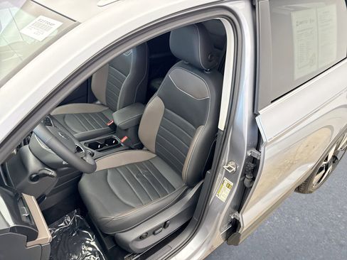 Used 2024 Volkswagen Taos SEL image 11