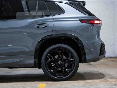 New 2025 Volkswagen Tiguan SE R-Line image 4