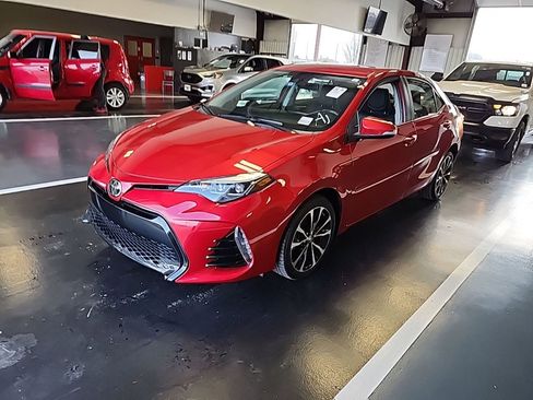 Used 2017 Toyota Corolla SE image 2