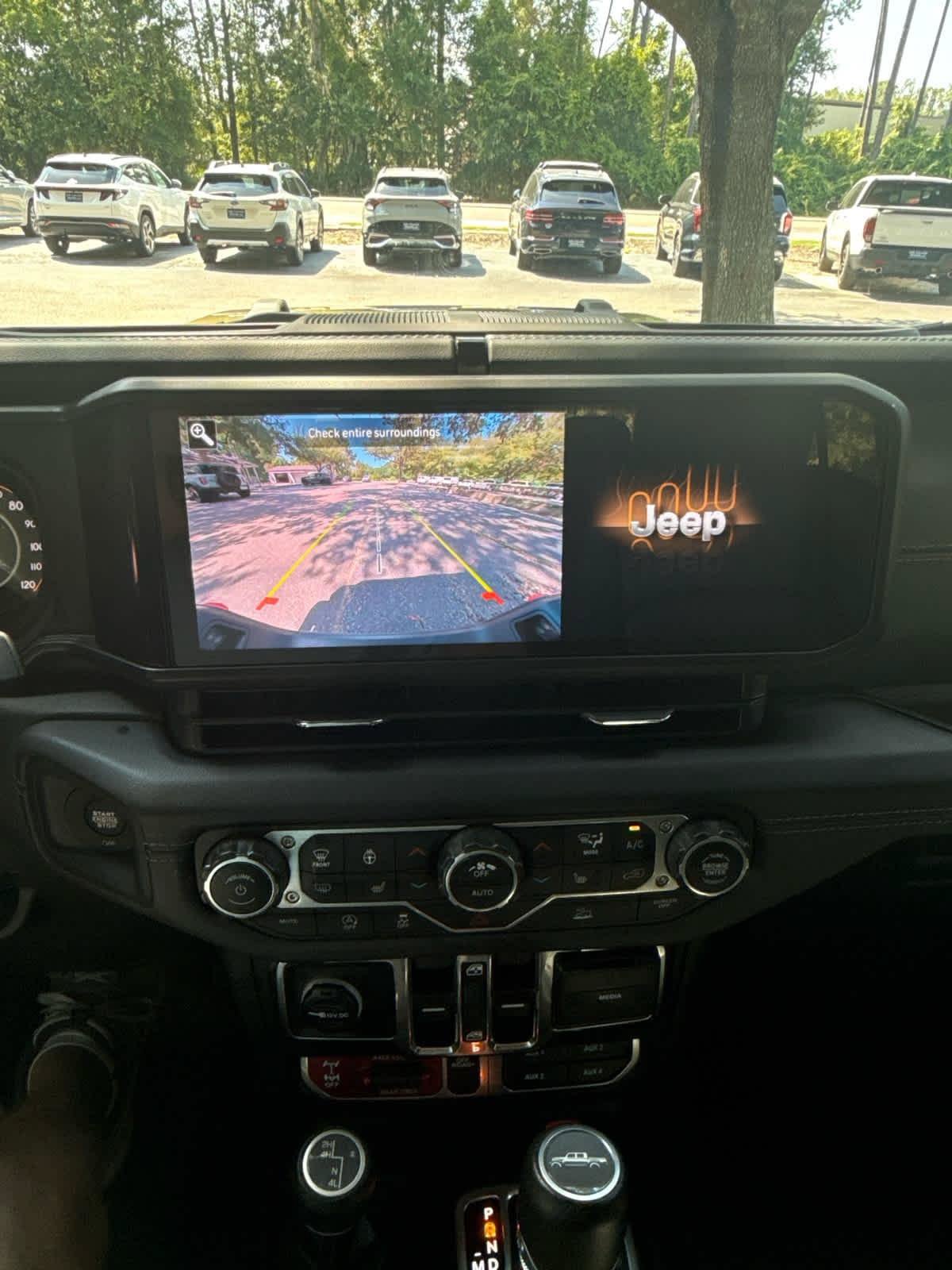 Used 2025 Jeep Gladiator Mojave w/ Convenience Group AWD/4WD image 24