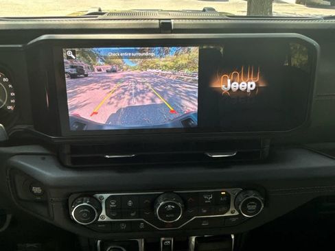 Used 2025 Jeep Gladiator Mojave w/ Convenience Group AWD/4WD image 24