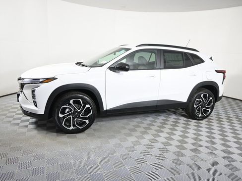 New 2026 Chevrolet Trax RS w/ Driver Confidence Package FWD image 2