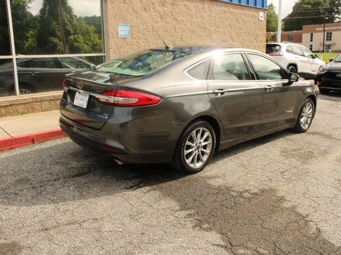 Used 2017 Ford Fusion SE w/ Equipment Group 602A FWD image 4