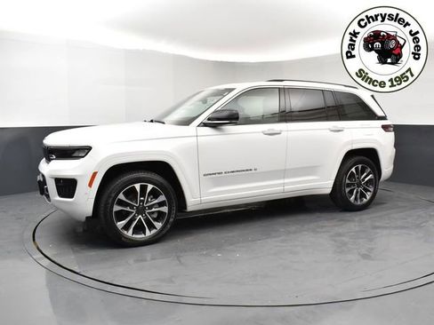 Used 2023 Jeep Grand Cherokee Overland w/ Luxury Tech Group IV AWD/4WD image 3