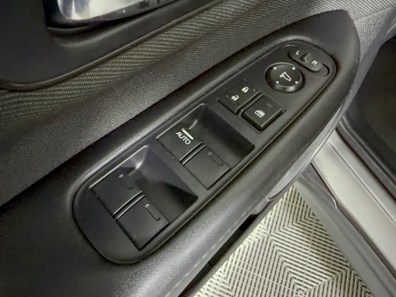 Used 2022 Honda HR-V LX image 15