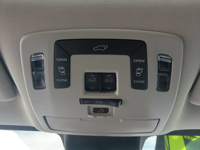 Certified 2025 Toyota Sienna XLE FWD image 26