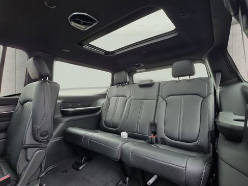 New 2026 Jeep Grand Wagoneer Limited AWD/4WD image 7