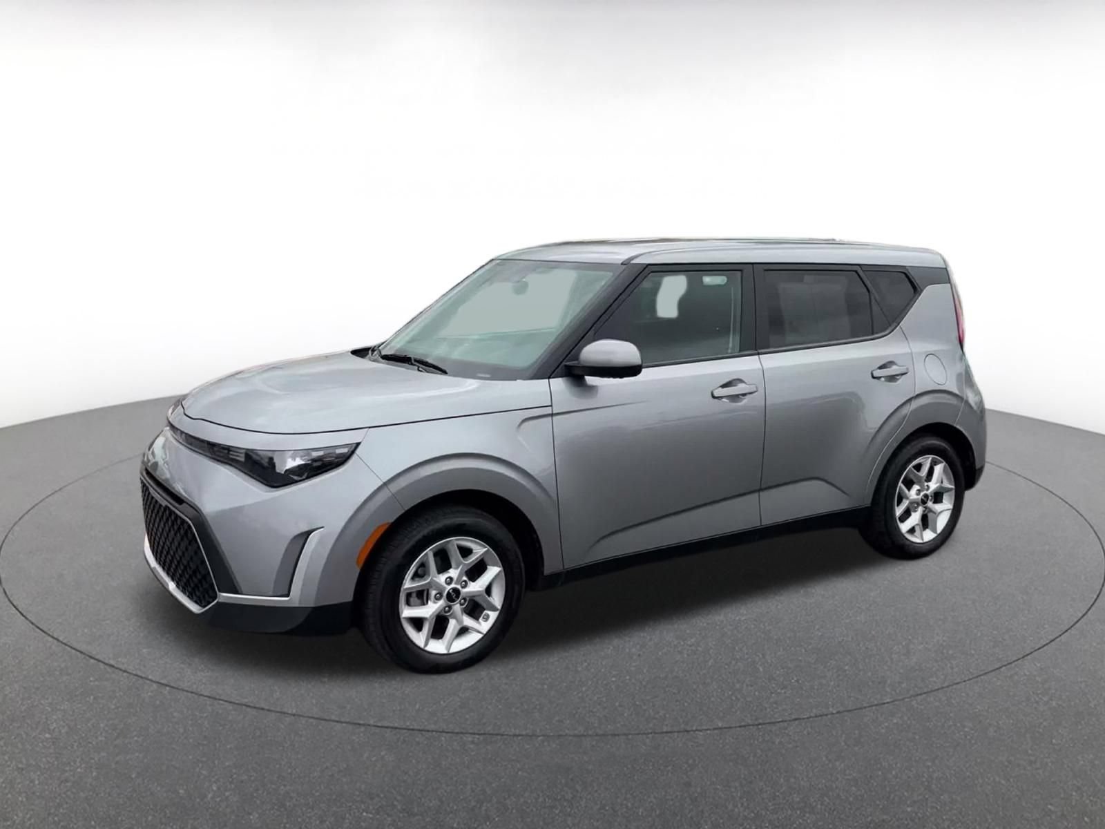 Used 2025 Kia Soul LX w/ LX Technology Package FWD image 7