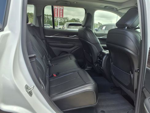 Used 2023 Jeep Grand Cherokee Limited image 8