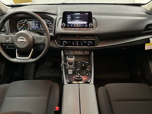Used 2024 Nissan Rogue S AWD/4WD image 18