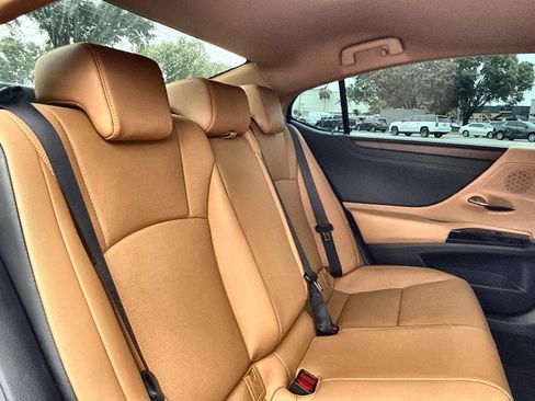 Used 2025 Lexus ES 350 w/ Premium Package FWD image 26
