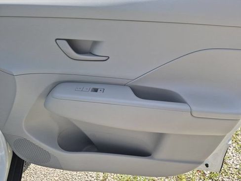 Used 2025 Hyundai Kona SEL FWD image 32